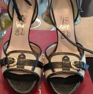 🔥🔥🔥🔥🔥🔥Salvatore Ferragamo open toe pumps